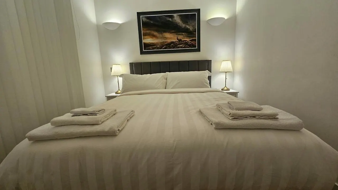 Luxury Apartment In Canary Wharf London