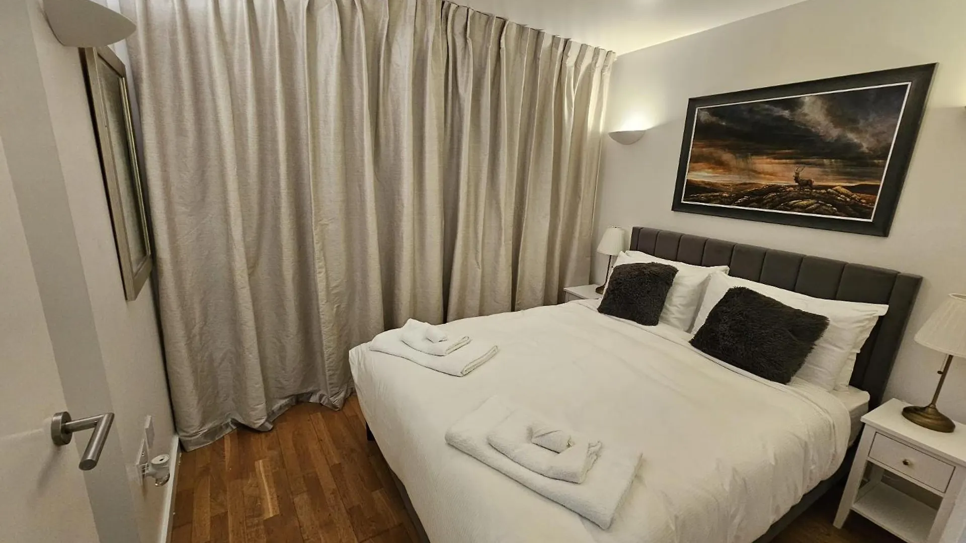 Luxury Apartment In Canary Wharf London