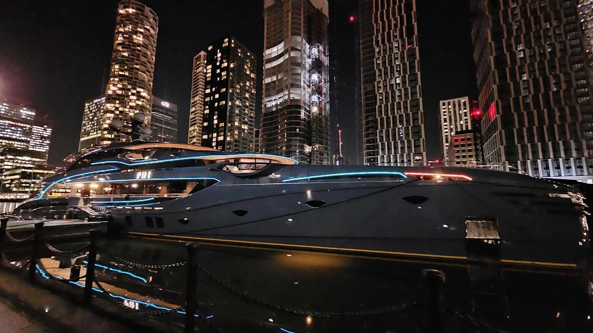 Luxury Apartment In Canary Wharf Londra